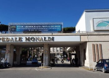 Napoli, a processo l’infermiere che derubò il paziente morto di Covid