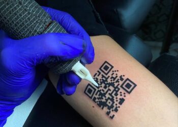 Green pass, uno studente se lo fa tatuare sul braccio!