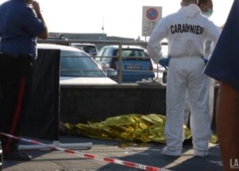 Uccisa dall’ex mentre passeggia sul lungomare: lo aveva già denunciato