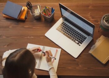 Vairano Patenora, famiglia intera di No-vax si contagia. I compagni di classe del figlio costretti alla DAD