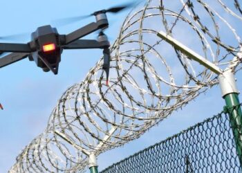 Carcere di Avellino, 10 cellulari ai detenuti utilizzando un drone