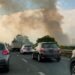 Ennesimo rogo tossico, sull’asse mediano territorio di Lusciano: traffico rallentato (Video e foto)