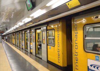Napoli, tornano i metal detector nelle stazioni della metropolitana