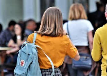 L’Asl Napoli 3 Sud regala zaini e gadget agli studenti che si vaccinano