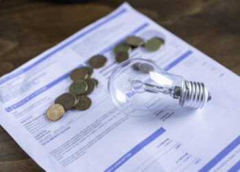 Super stangata sulla bolletta elettrica: “verso un aumento del 40% a ottobre”. I dettagli