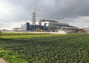 Acerra, nuovo impianto di rifiuti a Calabricito, il vescovo: «Non siamo il polo dell’immondizia»