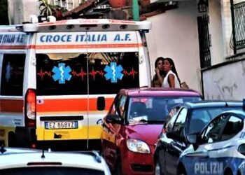 Napoli, si butta giù da un ponte: 45enne in gravissime condizioni