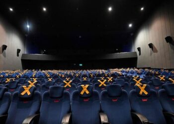 Cinema, teatri e stadi: con il Green pass addio alla distanza di 1 metro, si potrà raggiungere la capienza all’80%