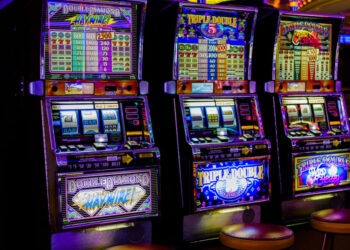 Camorra e slot machine: sequestro da 300mila euro, nei guai tre fratelli riconducibili a clan operanti nell’area di Marcianise