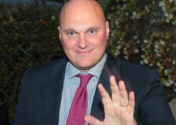 Duro scontro social Lanzotti-Martusciello: “Quanto pagavi i voti a Secondigliano?”