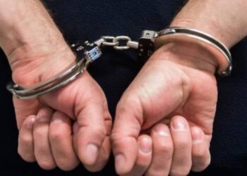 Coppia di coniugi latitanti napoletani, localizzati ed arrestati in una villa a Scalea