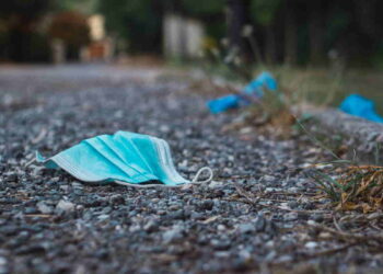 Rifiuti Covid in strada, a Napoli i quartieri più sporchi