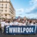 Whirlpool, una flebile speranza: licenziamenti rinviati al 15 ottobre