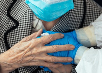 Covid-19, focolaio in due case di riposo a Mugnano di Napoli: 30 ospiti e diversi operatori positivi