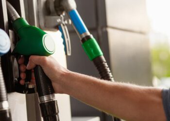 Prezzi carburanti alle stelle, vola il gas, sale il Gpl, il metano supera i due euro