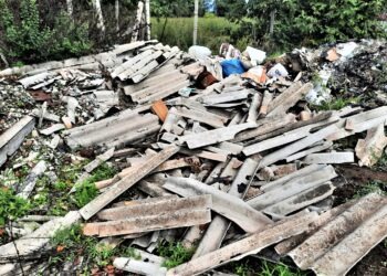 Discarica d’amianto nascosta tra le campagne di Gricignano di Aversa e Succivo (Video)