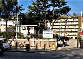 Napoli, paziente aggredisce medici e infermieri al pronto soccorso: arrestato