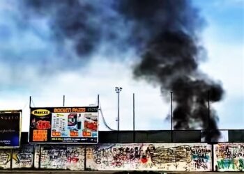 Rogo tossico a Orta di Atella: campo sportivo di nuovo in fiamme