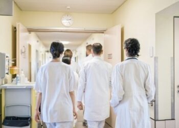 Covid: L’Asl Napoli 1 Nord sospende 17 dipendenti perché non vaccinati. Reintegro per 7