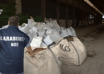 Stoccaggio abusivo di rifiuti speciali di 105 industrie campane: eseguite 14 misure cautelari