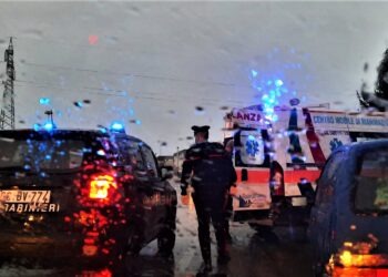 Carinaro, auto in panne sotto la pioggia: intervengono due autisti della “Ctp”