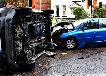Pericoloso incidente nel Casertano: auto si ribalta, donna estratta dalle lamiere