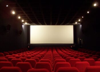 Riaperture cinema, teatri e musei: Stop al distanziamento di un metro e capienza al 100%. Discoteche al 50%