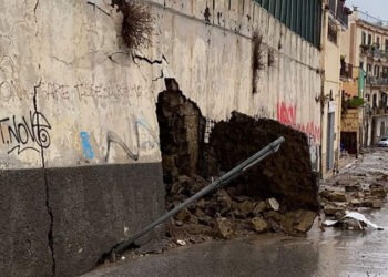Nubifragio, Napoli in tilt. A Pozzuoli cede un muro del carcere femminile