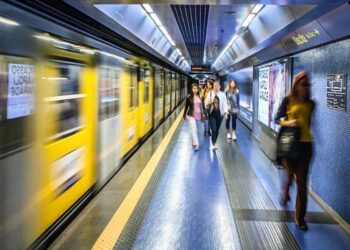La Linea 1 della metro di Napoli, chiusa per l’ennesimo guasto