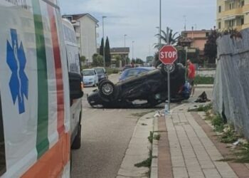 Auto ribaltata nel Casertano: ferite due bimbe