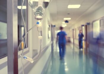 Napoli, Covid: incinta senza vaccino, grave dopo aver dato alla luce due gemelli