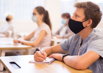 Scuola, ok del Governo al nuovo protocollo Covid: regole diverse per elementari, medie e superiori