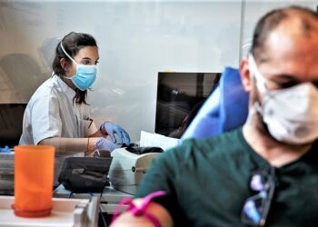 Boom di contagi in Campania: oggi quasi 1.000 positivi al Covid-19