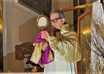 Parete, Don Emilio positivo al Covid: chiusa la parrocchia di San Pietro