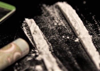 Orta di Atella: scoperti in casa con 7 chili di cocaina e 207mila euro falsi