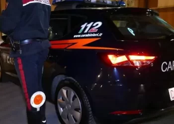 Cercola, sorpreso alla guida di un’auto rubata: aggredisce i carabinieri, arrestato