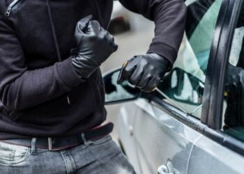 Sant’Antimo, sorpreso a scassinare le auto in sosta: ripreso dalle telecamere