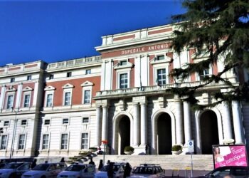 Il Covid-19 avanza: bloccati i ricoveri all’ospedale “Cardarelli” di Napoli