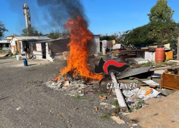 Qualiano, scoperta ad appiccare roghi tossici: Carabinieri arrestano una donna