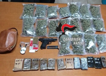 Sant’Antimo, nascondeva armi e droga in casa: arrestato 55enne