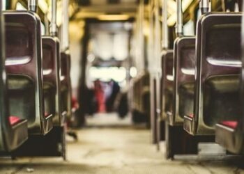 Covid. Trasporto pubblico: nuova ordinanza e nuove regole per chi viaggia su bus, metro, treni e taxi