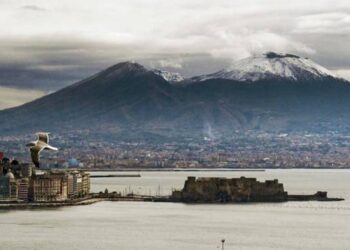 Maltempo, pioggia e freddo: sul Vesuvio compare la prima neve