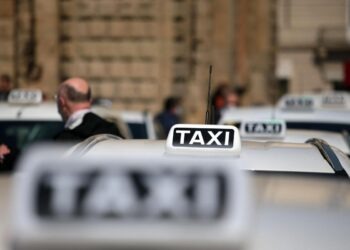 Covid. Trasporto pubblico: nuova ordinanza e nuove regole per chi viaggia su bus, metro, treni e taxi
