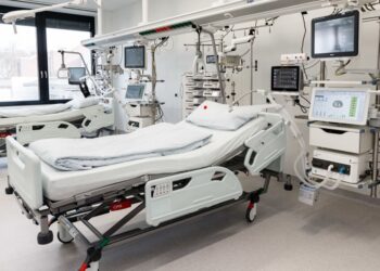 Regione Campania, sperpero rimborsi Covid: chiesto risarcimento a 8 manager Asl e 12 cliniche private