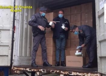 Porto di Napoli: Guardia di Finanza, sequestrate 812.000 mascherine non conformi (Video)