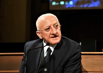 Covid-19, oggi 11.492 positivi in Campania. De Luca boccia il Governo