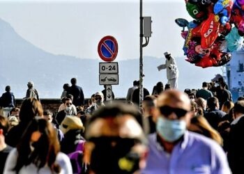 Covid-19 fuori controllo in Campania: 2.297 positivi e 16 decessi