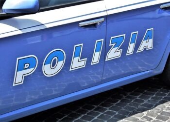 Tenta di rapinare due turisti a Capodimonte: arrestato dalla polizia