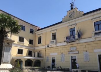 Cesa, Municipio chiuso per due giorni: Volontario del servizio civile positivo al Covid