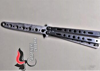 Controlli anti-movida ad Aversa: giovane fermato con un coltello “a farfalla”